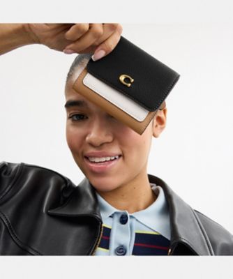 ミラ スモール フラップ ウォレット・カラーブロック | COACH